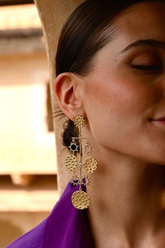 Laad afbeelding in Galerijviewer, Christine Bekaert Jewelry Earring Coriander Blossom
