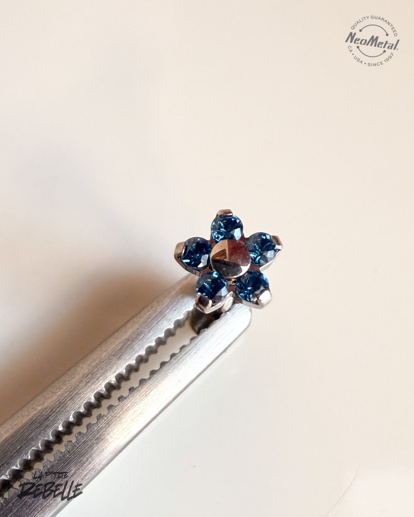 NeoMetal Threadless Titanium Flower - London Blue CZ