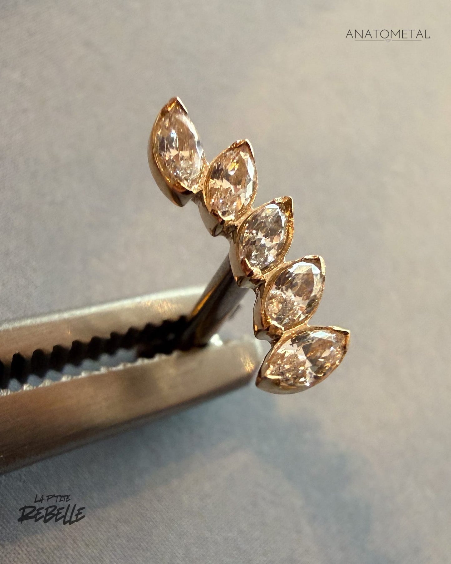 Anatometal Threadless Gold 5 Gem Fanfare