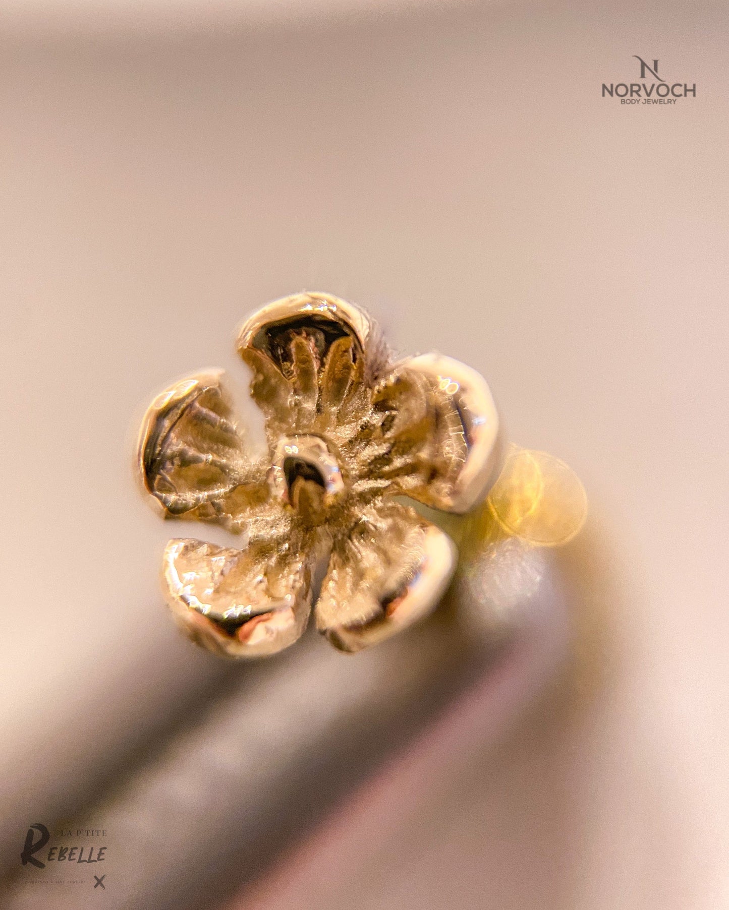 Norvoch Threadless Gold 3D Flower