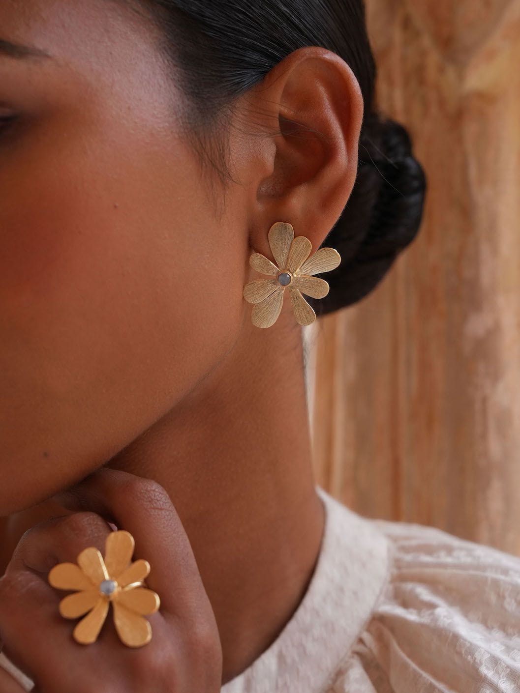 Christine Bekaert Jewelry Earring The Sunpetal Studs - White Moonstone