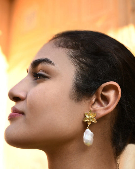 Christine Bekaert Jewelry Earring Anemone Pearl