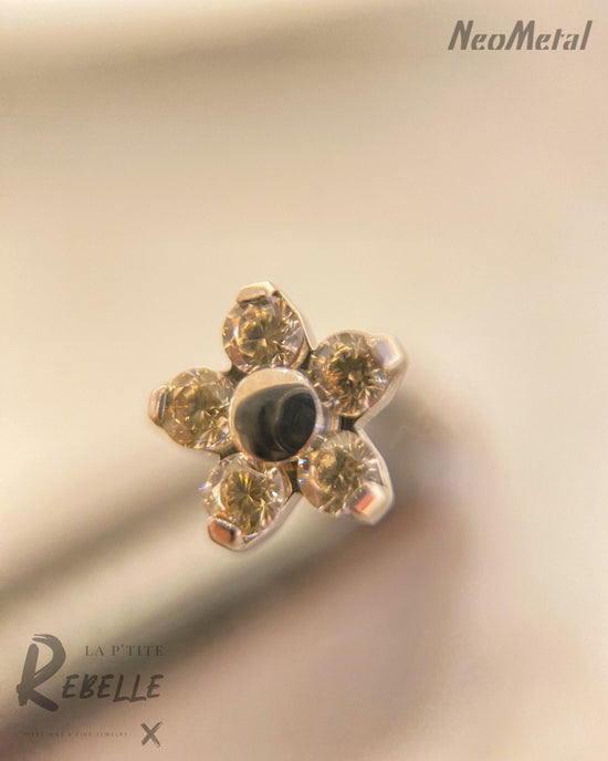 NeoMetal Threadless Titanium Flower - Champagne CZ