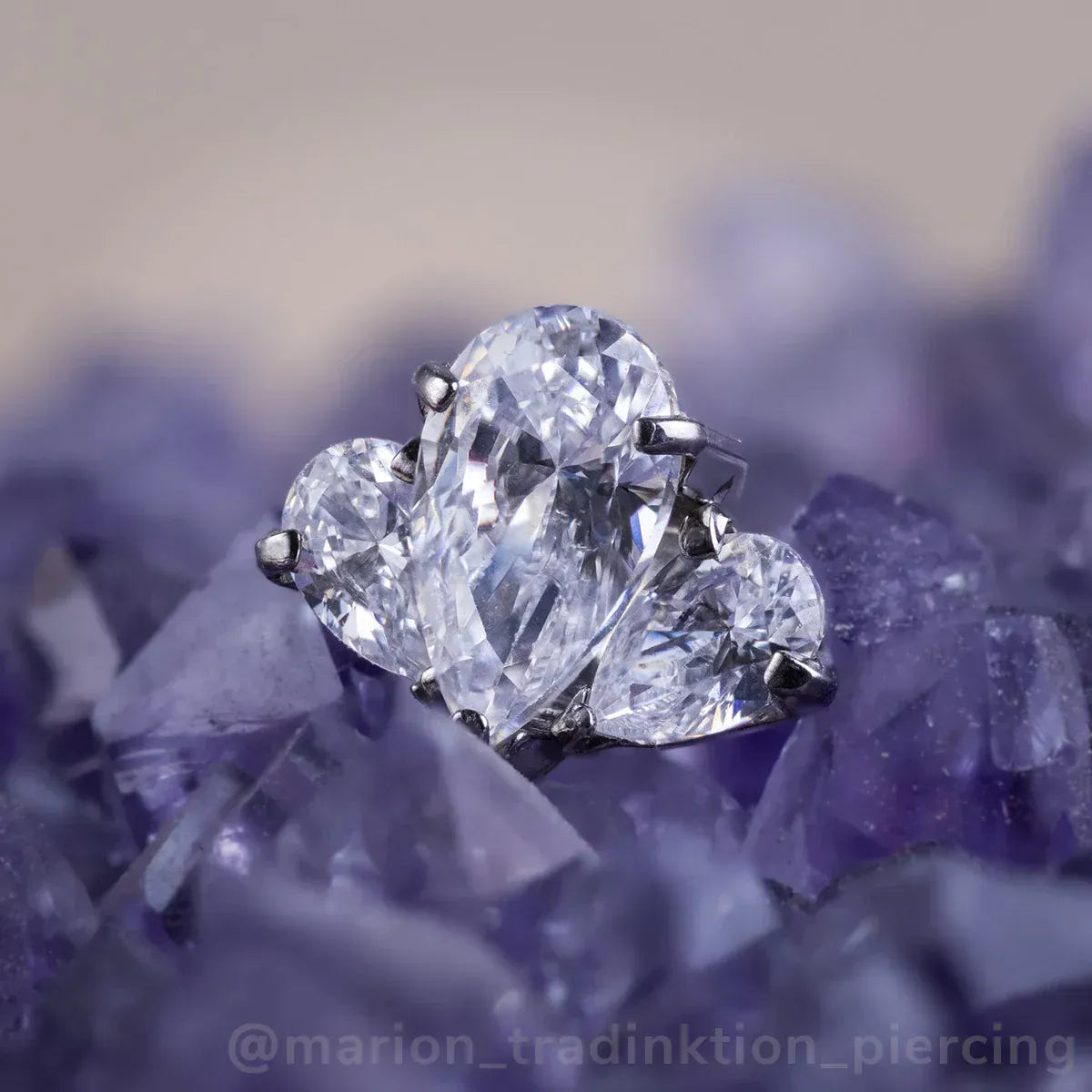 NeoMetal Threadless Titanium Pear Cluster - Clear CZ