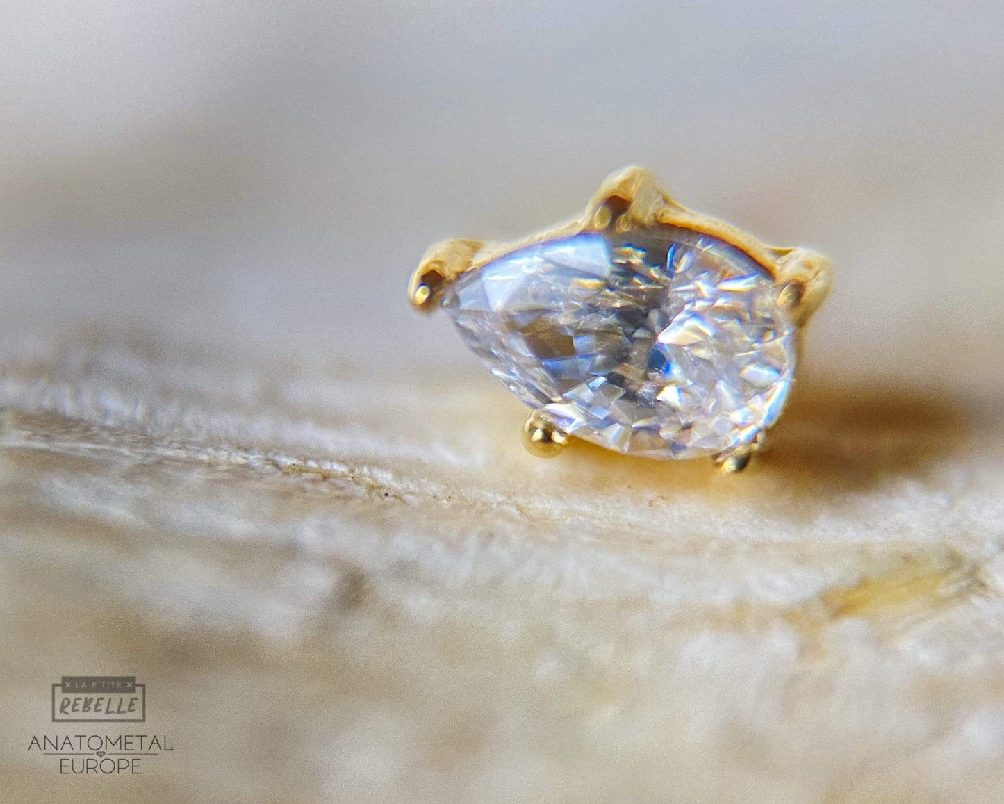 Anatometal Threadless Gold Pear - Clear