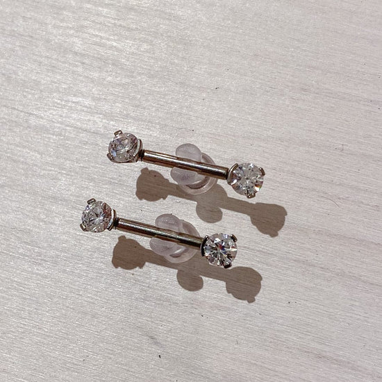 Load image into Gallery viewer, Industrial Strength Threadless Titanium Forward Facing Side Set CZ Prong
