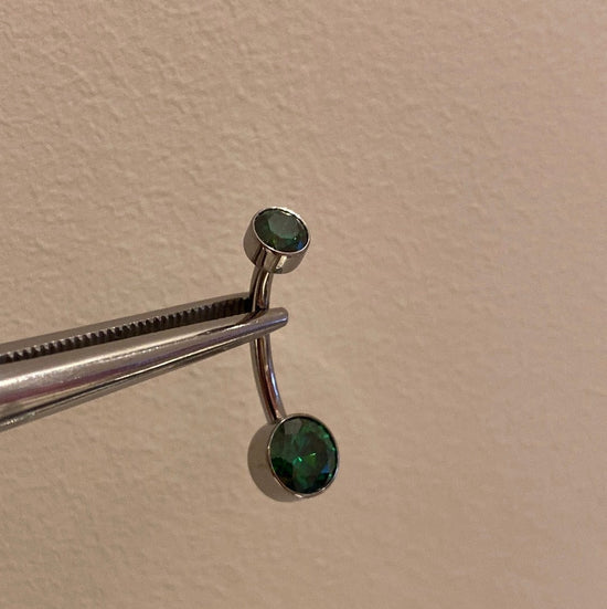 Le Roi Threaded Titanium 10mm / Green CZ Double Bezel Navel Curve