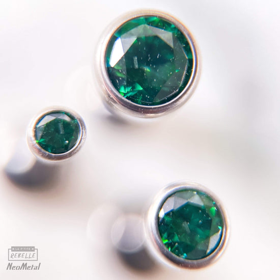 Laad afbeelding in Galerijviewer, NeoMetal Threadless Titanium Bezel Set - Emerald Green (Neometal)
