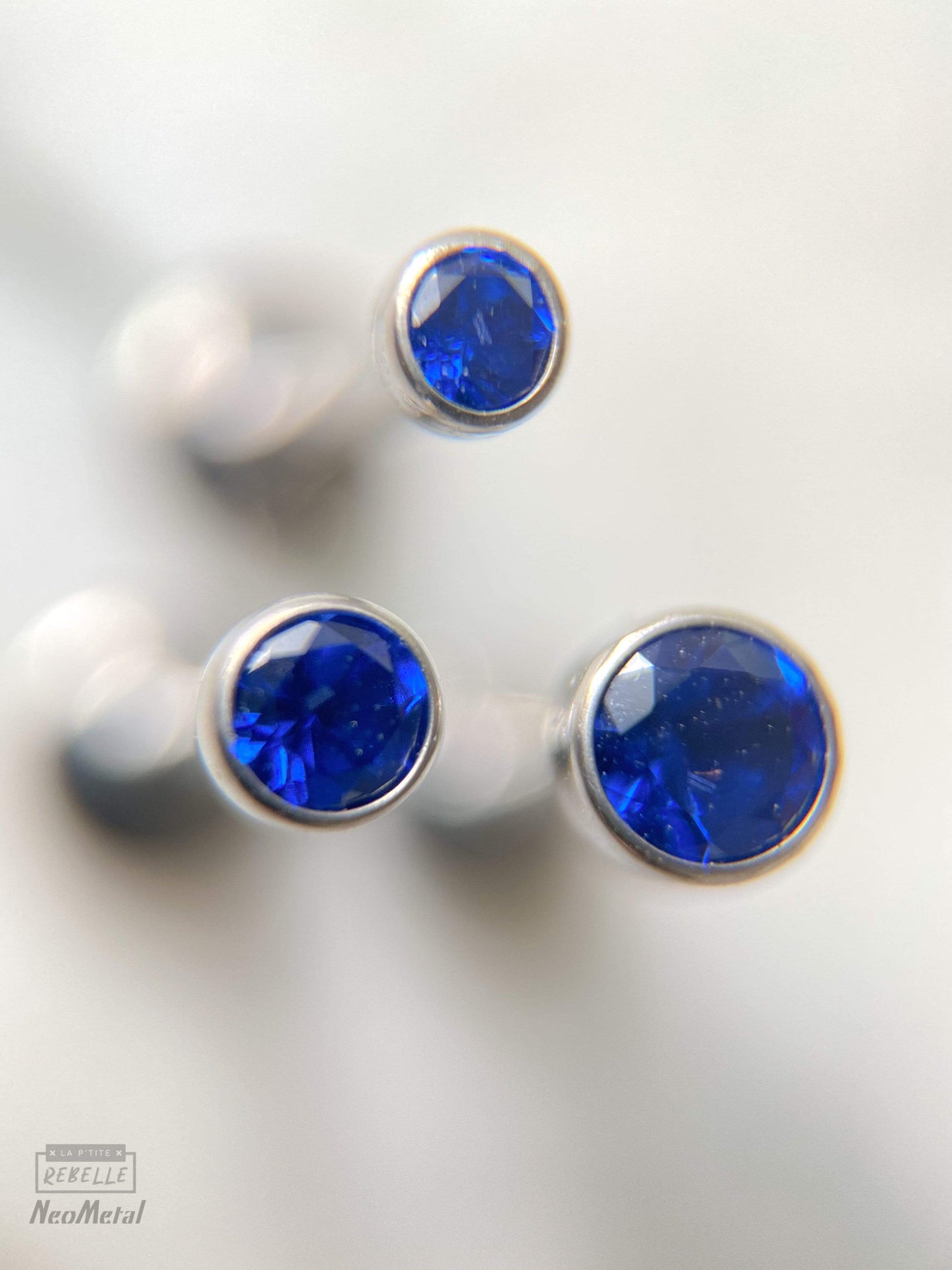 Load image into Gallery viewer, NeoMetal Threadless Titanium Bezel Set - Sapphire Blue (Neometal)
